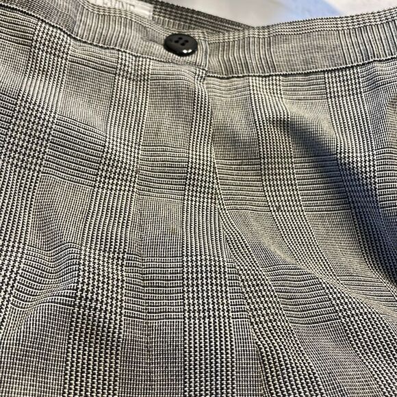 Larry Levine Black & White Stripped Woman’s Slacks - Picture 9 of 10